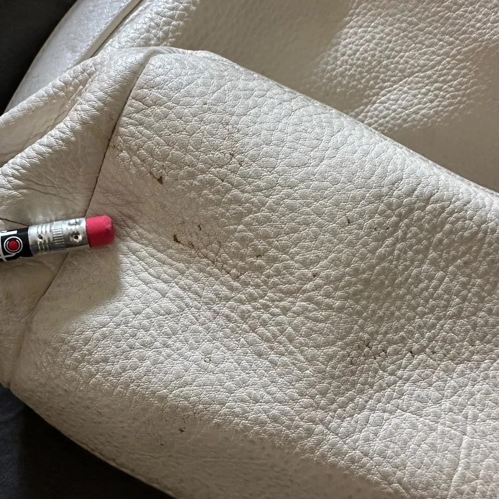 White pebbled leather Charles Jourdan purse - Picture 12 of 13